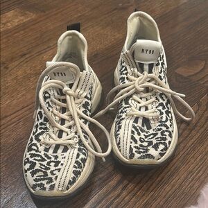 NY90 Patterned Sneakers